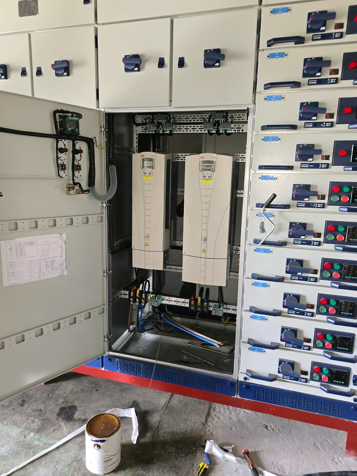 Motor control centre with variable frequency drives